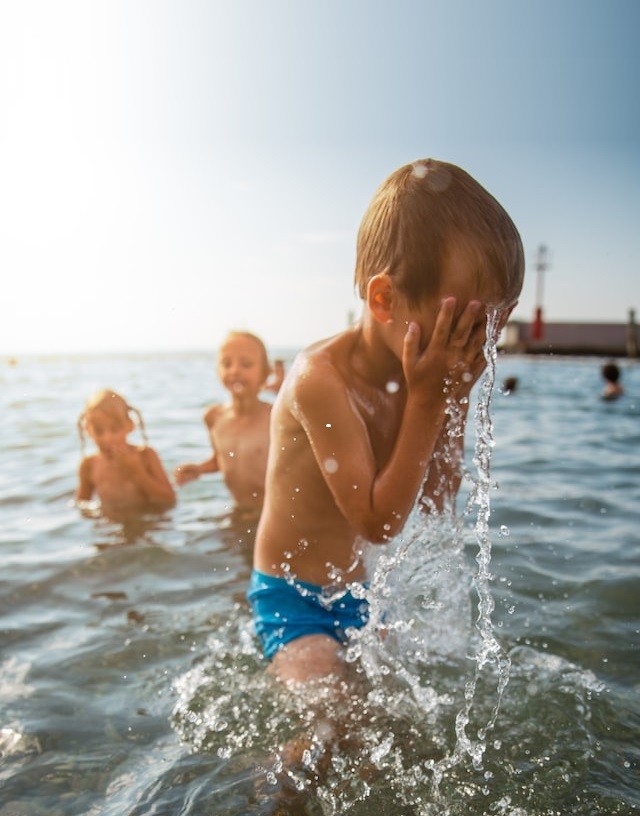 Können Kinder Eltern verklagen, wenn sie Fotos und Videos von ihnen ins Netz stellen?