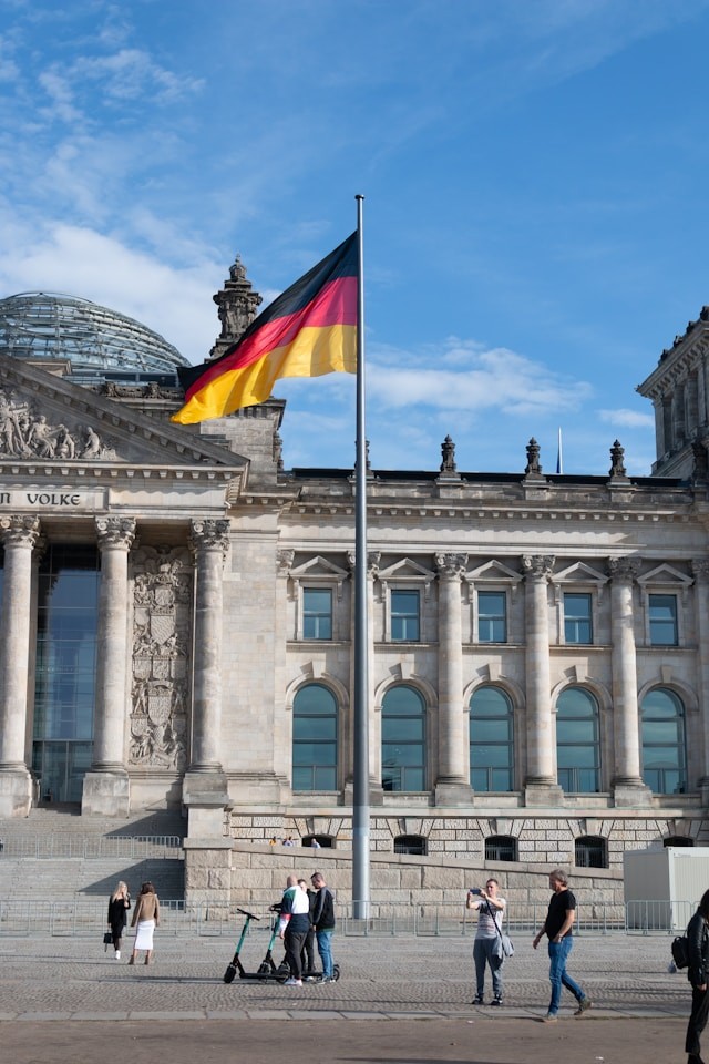 Deutschland im Investitionsabschwung: EY-Studie zeigt alarmierende Negativ-Trends