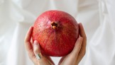 SUPERFOOD GRANATAPFEL   Warum die Zauberfrucht aus dem Orient gerade durch die Decke geht